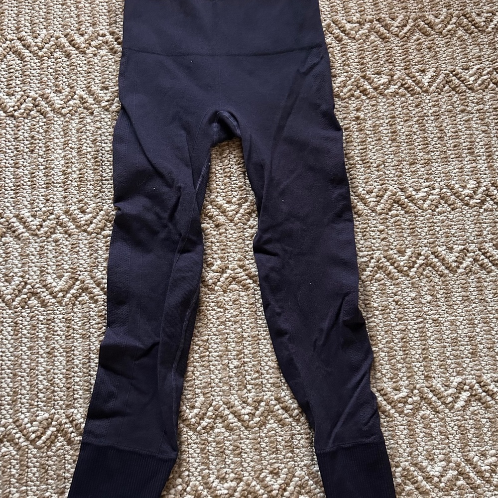 Lululemon dark blue leggings fits like small